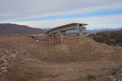 Construcción de uno de los viaductos de la conexión entre la A7 y la A92