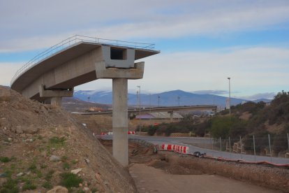 Construcción de uno de los viaductos de la conexión entre la A7 y la A92
