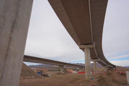Construcción de uno de los viaductos de la conexión entre la A7 y la A92