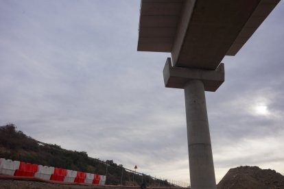 Construcción de uno de los viaductos de la conexión entre la A7 y la A92