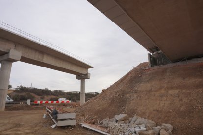 Construcción de uno de los viaductos de la conexión entre la A7 y la A92