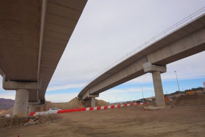 Construcción de uno de los viaductos de la conexión entre la A7 y la A92