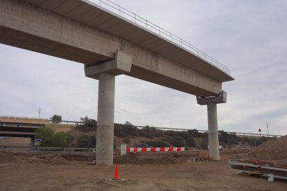 Construcción de uno de los viaductos de la conexión entre la A7 y la A92