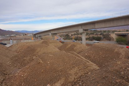 Construcción de uno de los viaductos de la conexión entre la A7 y la A92