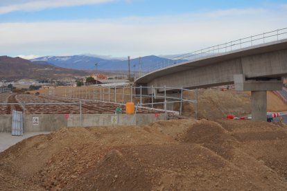 Construcción de uno de los viaductos de la conexión entre la A7 y la A92