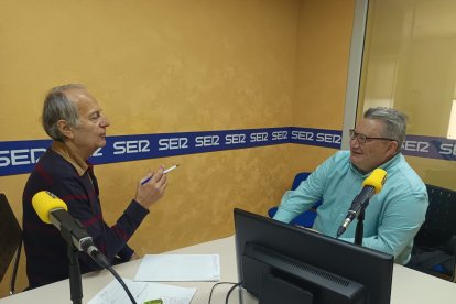 Jorge Matilla en los estudios de la Cadena SER.