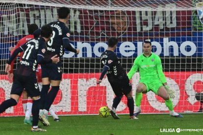 Andrés Fernández fue el mejor en Eibar salvando a su equipo de algo peor.