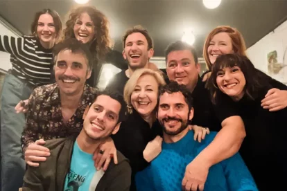 Los actores de Aída se reunieron y decidieron hacer una película.