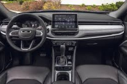 Interior del modelo Compass ofertado con cambio automático