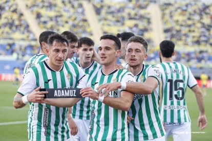 El Córdoba da un golpe de autoridad en Gran Canaria ante Las Palmas.