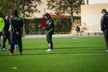 Rubi en el campo Anexo del Estadio de los Juegos Mediterráneos.
