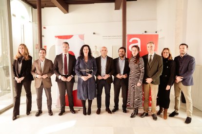 Foto de familia antes de comenzar el acto en el MUREC.