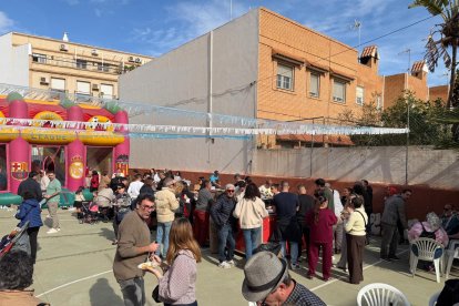 Las tradicionales migas que han reunido a cientos de almerienses este domingo, en imágenes.