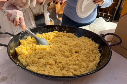 Las tradicionales migas que han reunido a cientos de almerienses este domingo, en imágenes.