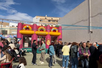 Las tradicionales migas que han reunido a cientos de almerienses este domingo, en imágenes.