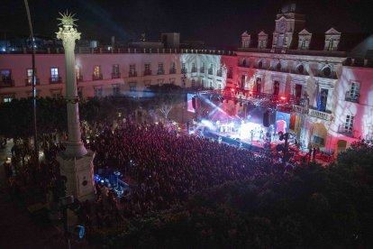 Las mejores imágenes del concierto de Vera GRV en la Plaza Vieja.