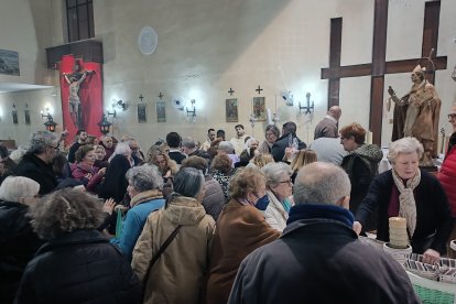 Roscos de San Blas, cordones para el dolor de garganta y largas colas en la iglesia de la Plaza de Toros.