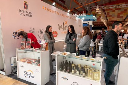 El espacio de ‘Sabores Almería’ en H&T Málaga reúne a productores y profesionales del sector hostelero.