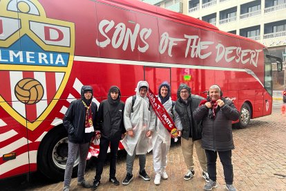Aficionados del Almería en Cádiz.