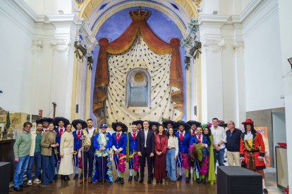 Foto Familia de la presentación del cartel del Carnaval 2026.