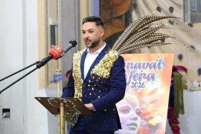 Guillermo Fernández en el papel de Don Carnal.