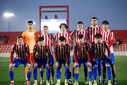 Perovic con su nueva formación en el Cerro del Espino.