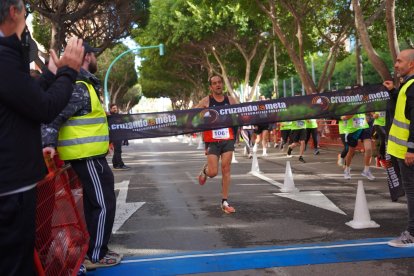 Las mejores imágenes de la II Carrera ‘Almería, en Marcha Contra el Cáncer’.
