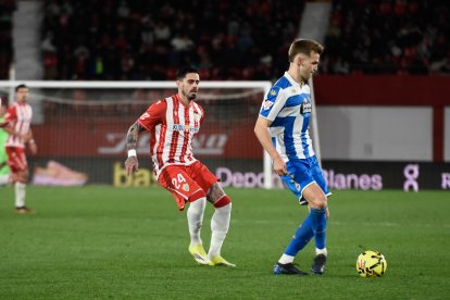 Debutaba con la rojiblanca en un partido perdido ante el Depor.