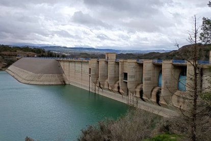 El nivel del agua se va acercando a los aliviaderos de la presa del Negratín, pero aún le falta.