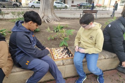 Los alumnos del IES Alhadra y IES Galileo durante el I Campeonato Intercentros de Ajedrez.