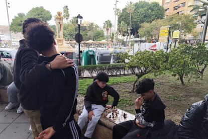 Los alumnos del IES Alhadra y IES Galileo durante el I Campeonato Intercentros de Ajedrez.