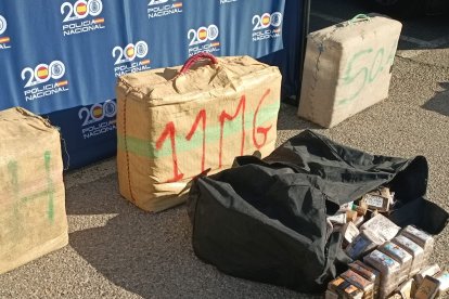 Imágenes de la operación de la Policía Nacional contra una 'macroindustria' de la droga.
