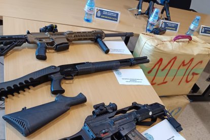 Imágenes de la operación de la Policía Nacional contra una 'macroindustria' de la droga.