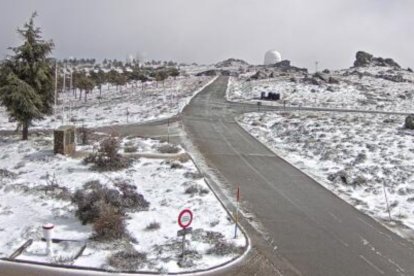 Así se encuentra este viernes el Observatorio de Calar Alto tras el paso de la borrasca.
