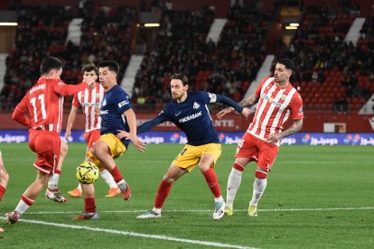 El número 6 del Andorra daba un recital en el Mediterráneo.