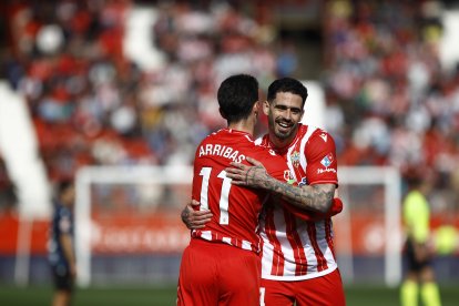 Miguel se asocia con los compañeros y abre pasillos.