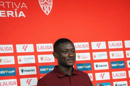 Un día muy feliz cuando era presentado como jugador del Almería.