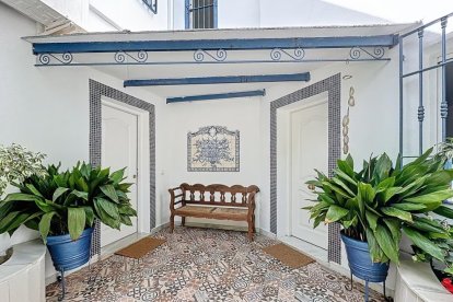 Parte del porche del chalet a la venta en Ciudad Jardín.