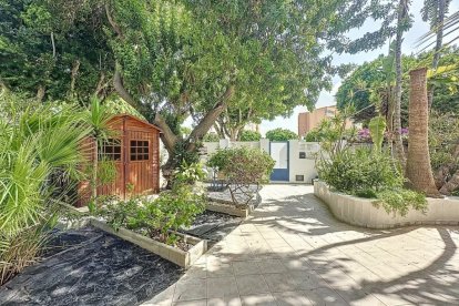 Espacioso exterior de la vivienda.