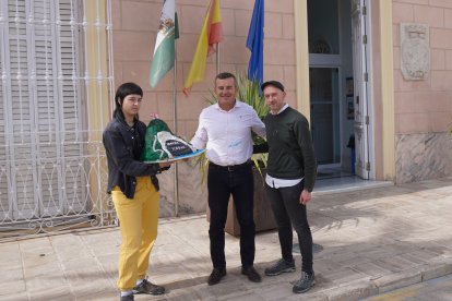 Uno de los momentos tras la recepción por parte del alcalde.