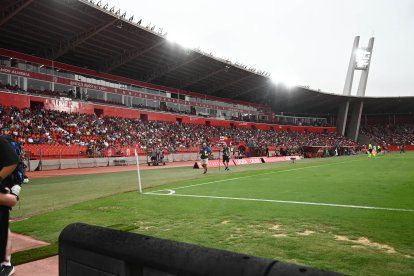 El Almería tiene previsto ampliar el aforo de su estadio en junio.