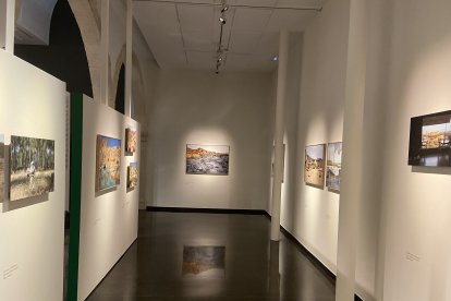 Uno de los pasillos de la exposición Misión Andaluza.