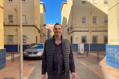 Sergio Gil, vecino de la que hasta ahora era la calle Crucero Canarias.