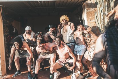 Máscaras de camisa en el Carnaval de Overa en una edición anterior.