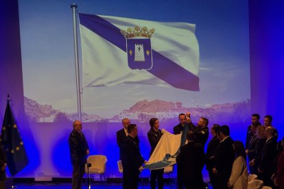 El Ayuntamiento de Níjar presenta en sociedad su bandera y su himno.