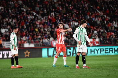 Gui Guedes se multiplica para sostener a su equipo.