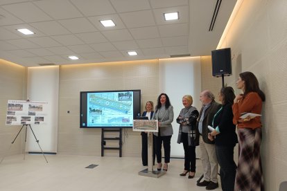 Presentación de la solicitud por la alcaldesa de Almería, María del Mar Vázquez