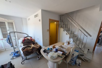 Dick, de 70 años empotrado a una cama, desahuciado este lunes en Roquetas de Mar