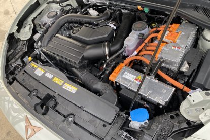 Espectacular mecánica híbrida enchufable de consumos muy moderados