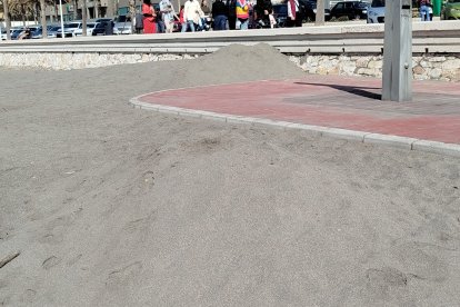 Están pendiente el reubicar la arena que se ha quedado acumulada
